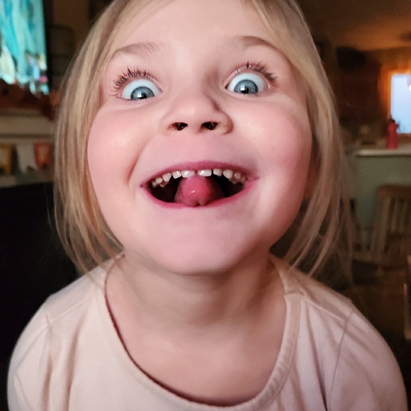 Meet your Posher, Kristen - Picture 1 of 1